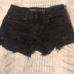 Black low rise American eagle short
